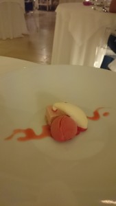 Le tre consistenze di fragola, budino, semifreddo e coulis