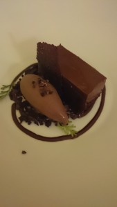 Cremoso al cioccolato, gelato alla pasta del Conte, cialda al cacao e cioccolato montezuma sbriciolato